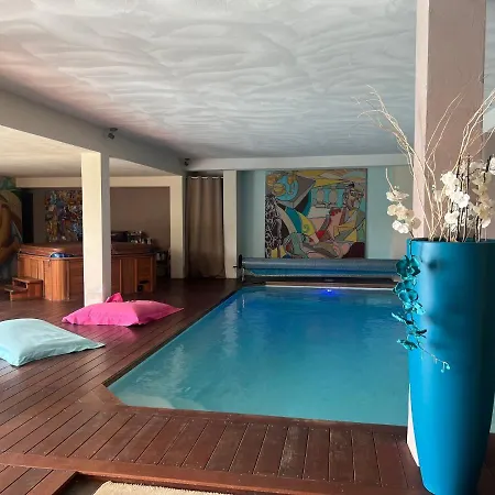 Luxury In Artist With Sea View Apartment