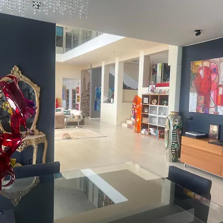 Luxury In Artist With Sea View Apartment
